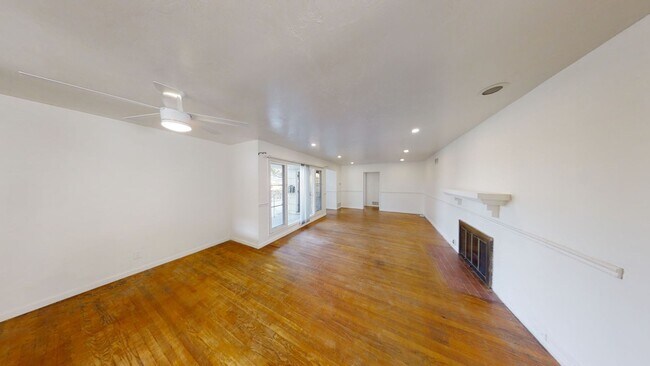 Building Photo - 5BD/2BA on MARY LANE! (Lease Out Pending S...