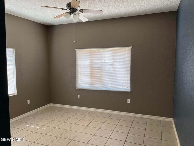 Building Photo - 458 Val Verde St