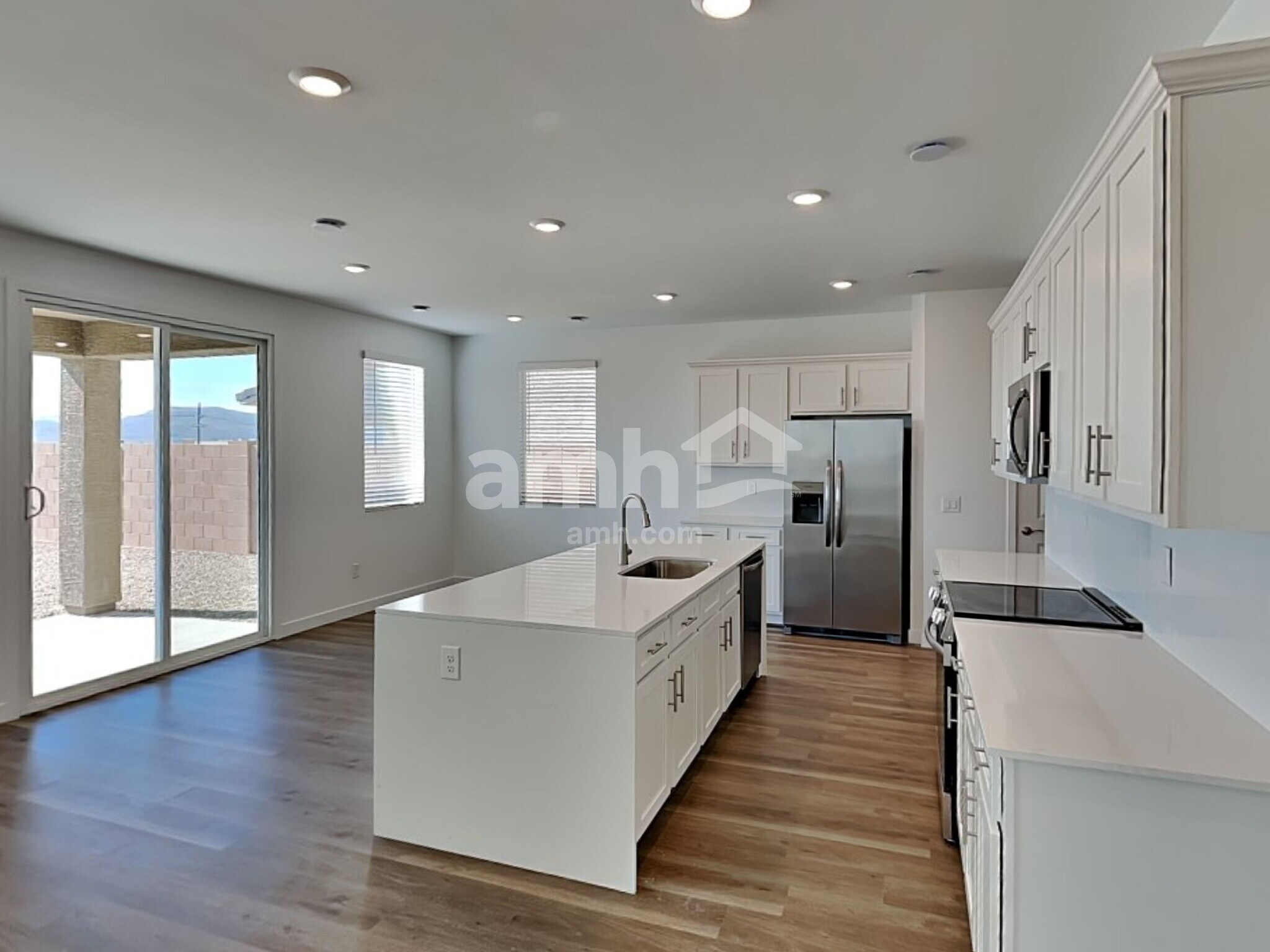 Building Photo - 6035 W Calle Palmitas