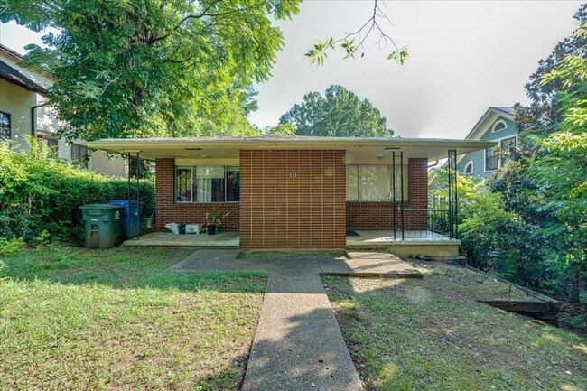 Building Photo - Duplex walking distance to UTC!