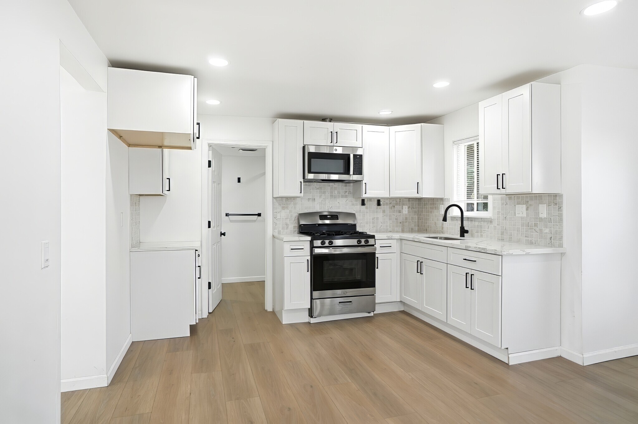 Building Photo - 149 W Lane Ave