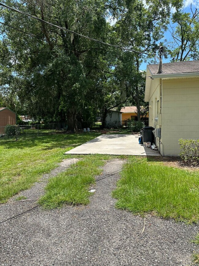 Building Photo - Beautiful Home Oversized Lot