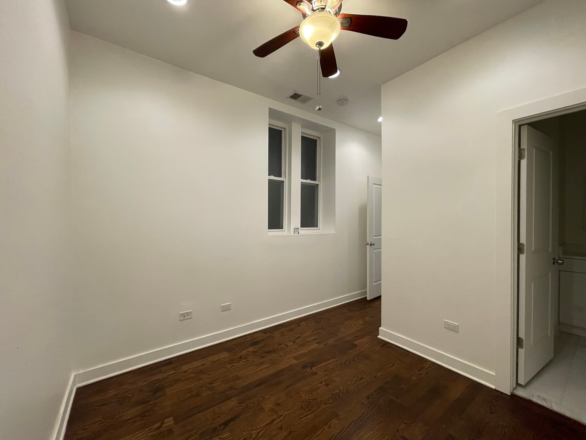 Building Photo - 3112 N California Ave