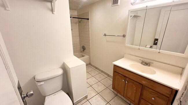 Building Photo - 2487 S 800 E