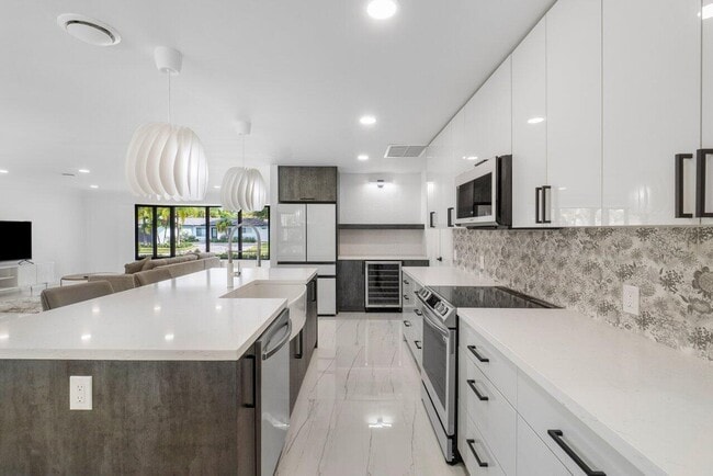 Building Photo - 1200 SW 8th St