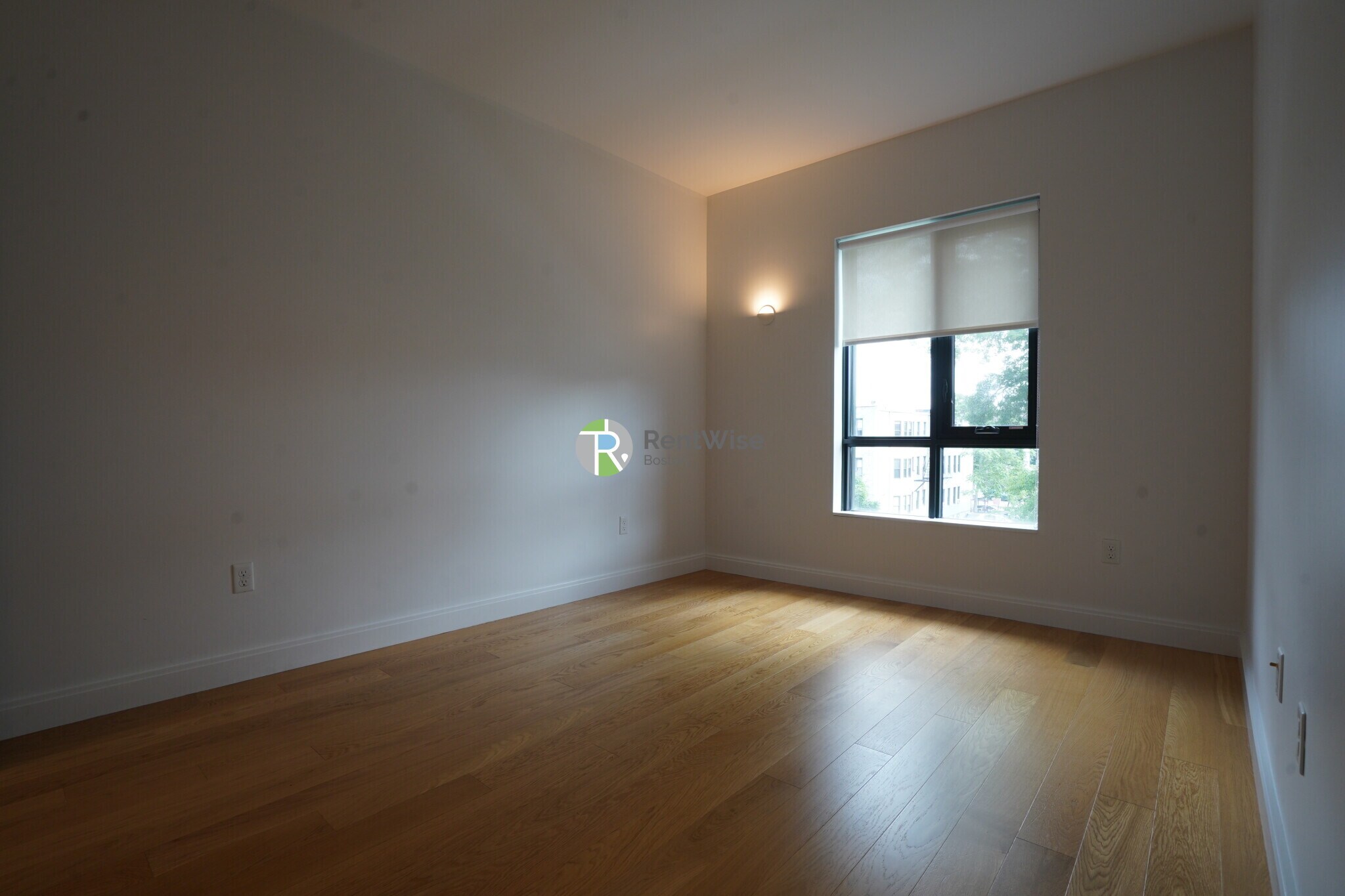 Building Photo - 83 Gardner St
