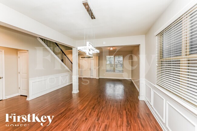 Building Photo - 520 Palm Springs Cir