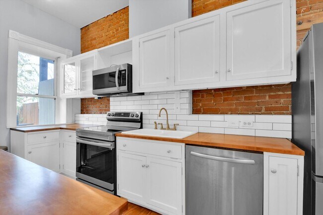 Building Photo - Architecturally Stunning Curtis Park Townhome With Historic Charm