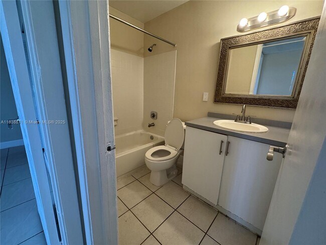 Building Photo - 1249 SW 46th Ave