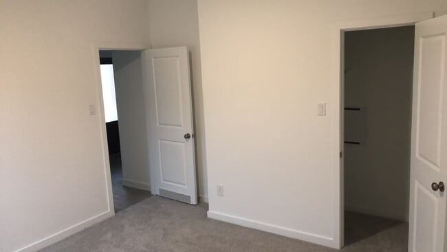 Building Photo - 421 Robin Ct