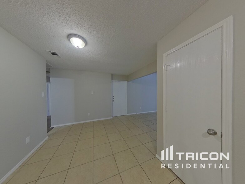 Building Photo - 6701 Spur Ridge Ct