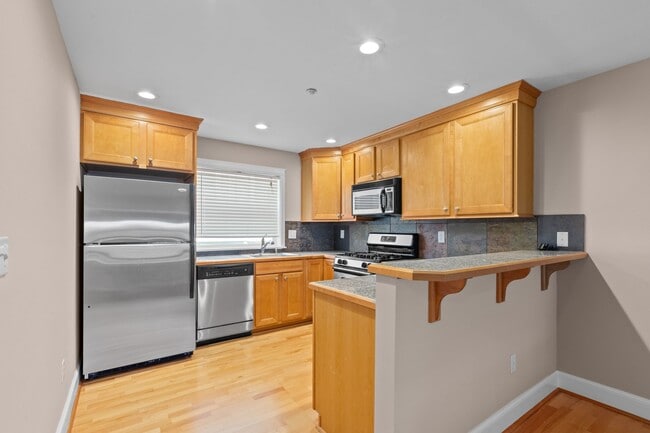 Building Photo - 3bd/3ba Seattle House