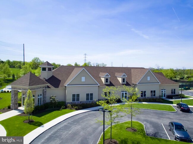 Building Photo - 120 Medinah Dr