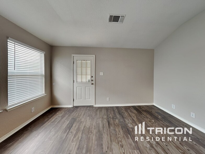 Building Photo - 2123 Opelousas Tr