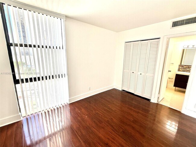 Building Photo - 20335 W Country Club Dr