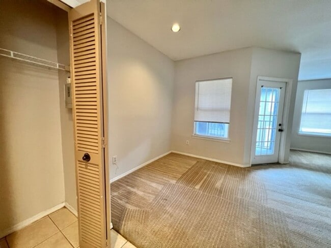Building Photo - Move in NOW- Spacious 2 bedroom 1 bath condo on 3rd floor in gated community! Water included with...