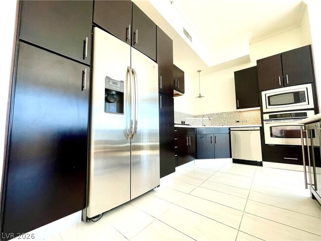 Building Photo - 360 E Desert Inn Rd