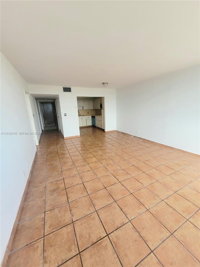 Building Photo - 2025 NE 164th St