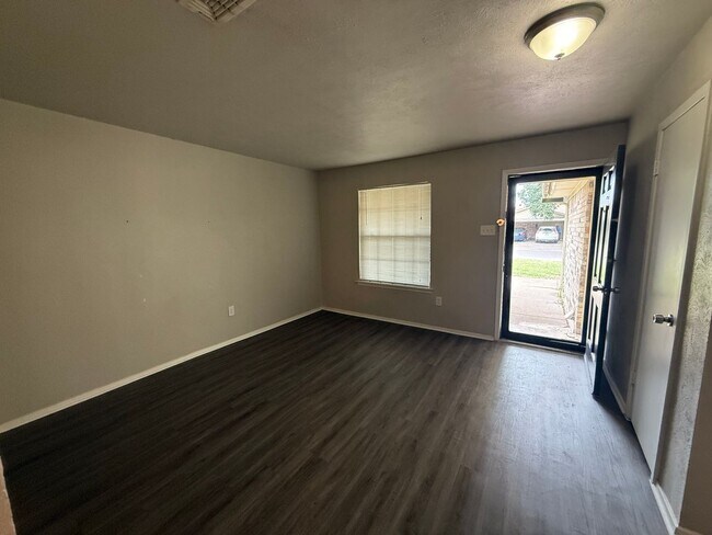 Building Photo - 3 Bed | 2 Bath | 2-Car Garage + Carport – ...