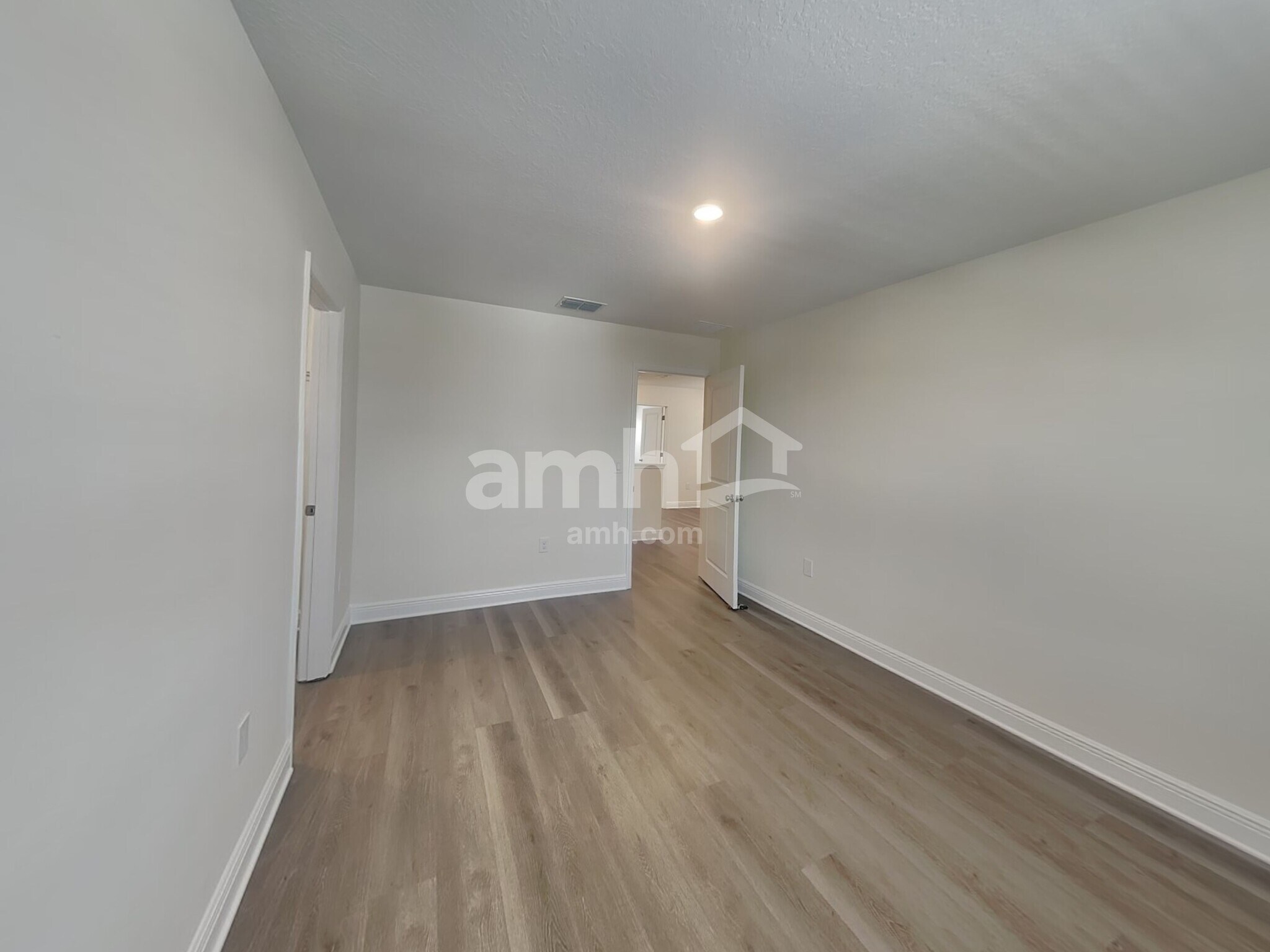 Building Photo - 5933 Sycamore Pl St