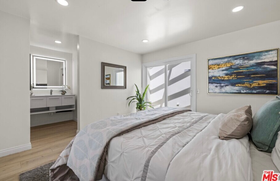 Building Photo - 13 Pepper Ct