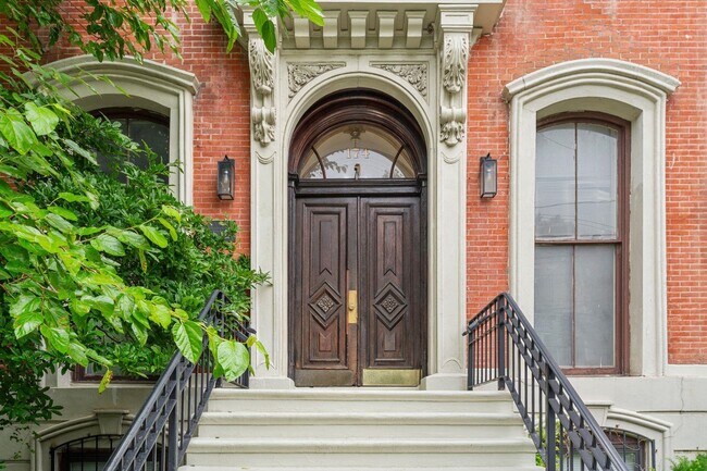 Building Photo - 174 Grand St
