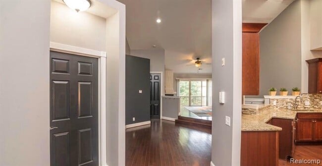 Building Photo - 41475 Copper Creek Dr