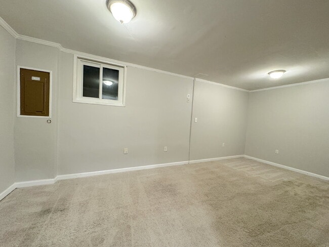 Building Photo - Charming Fairfax Townhome in a Prime Location