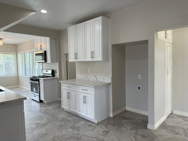Primary Photo - Newly Renovated-Victorian Style home San B...