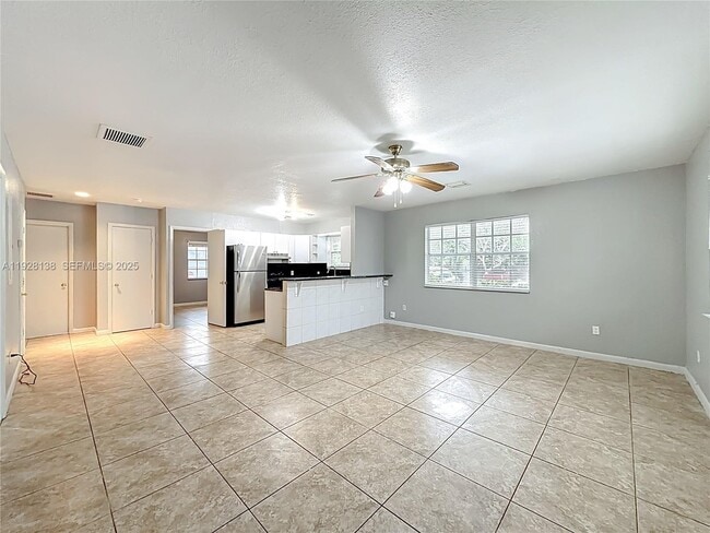 Building Photo - 530 NE 34th St