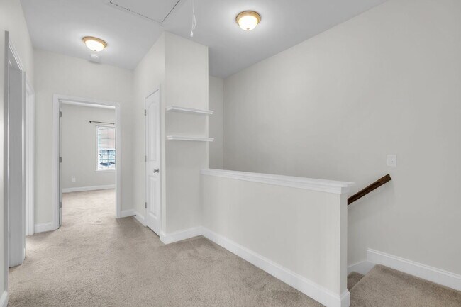 Building Photo - Luxury 3BR/2.5BA Townhome in Riverside Area with Modern Upgrades $1,850/mo rent