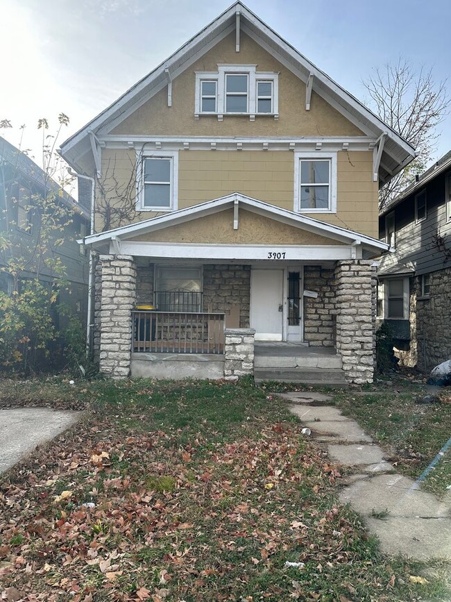 Building Photo - section 8 ready. We are accepting KCMO, Le...