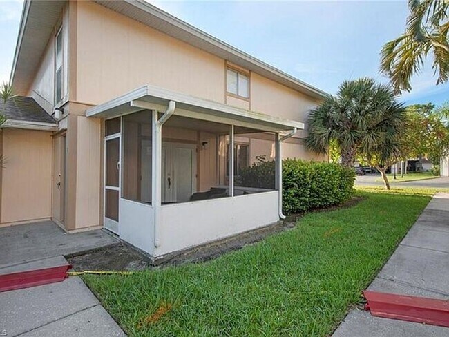 Building Photo - 2 Bedroom Condo with One Car Garage