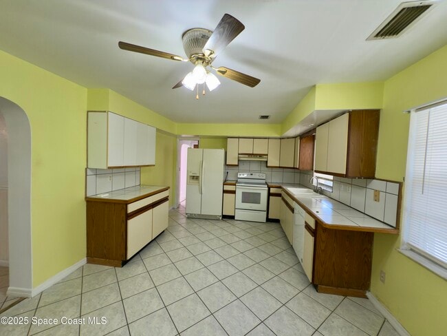 Building Photo - 4530 Coleridge Ave