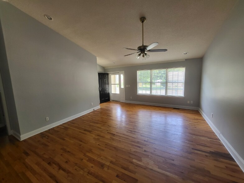 Building Photo - 428 Firebridge Dr