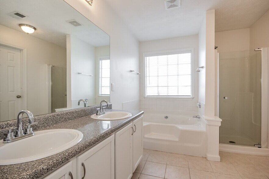 Building Photo - 2599 Field Spring Dr