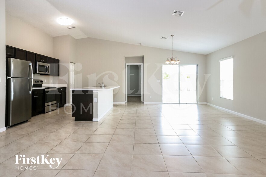 Building Photo - 4477 Southwest