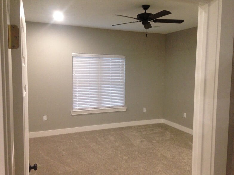 master bedroom - 308 Candlewood Cir