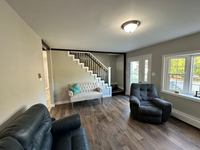 Building Photo - Beautiful Three Bedroom house for rent @ R...