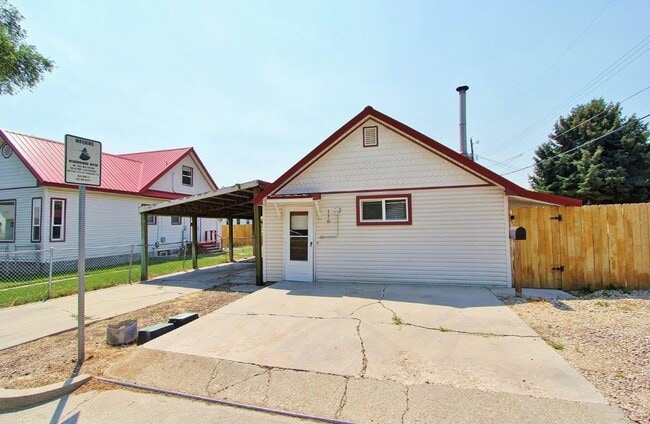 Primary Photo - Charming Single-Level Studio Home