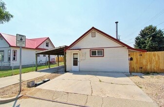 Building Photo - Charming Single-Level Studio Home