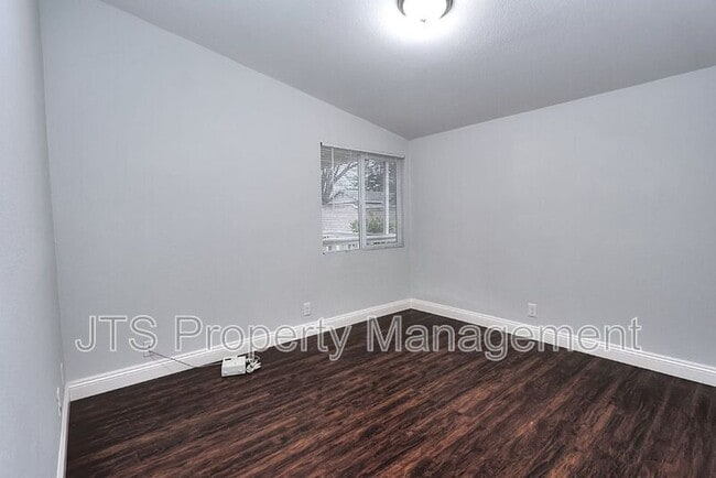 Building Photo - 2000 Belcot Rd