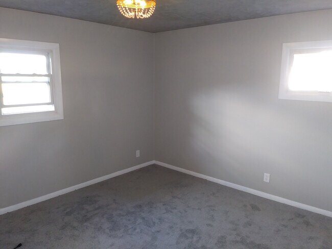 Building Photo - 123 Blank Rd