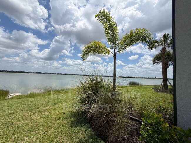 Building Photo - 16570 Ridgeview Cir