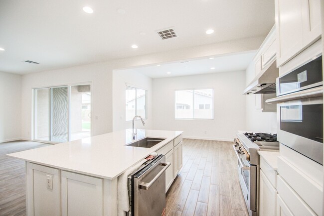 Building Photo - NEW 4 Bedroom home in Phoenix!