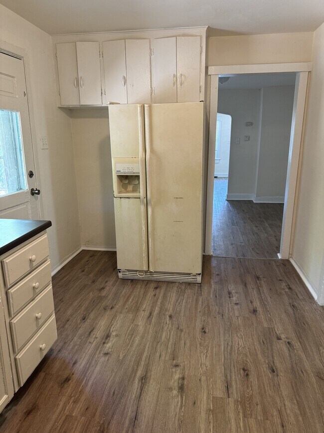 Building Photo - 1723 McArthur Ave