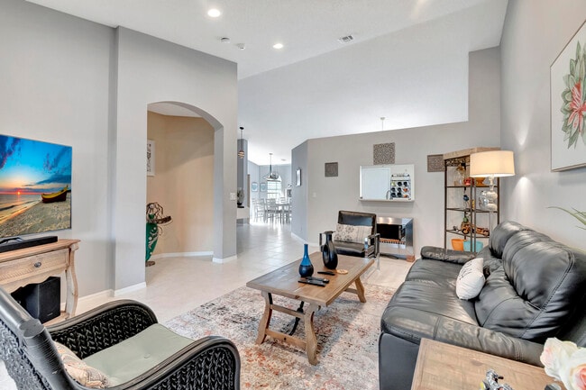 Building Photo - 6129 Heliconia Rd