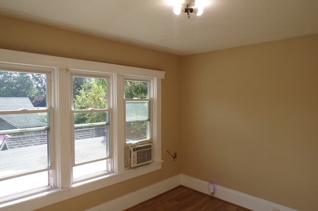 Building Photo - 4912 SE 99th Ave