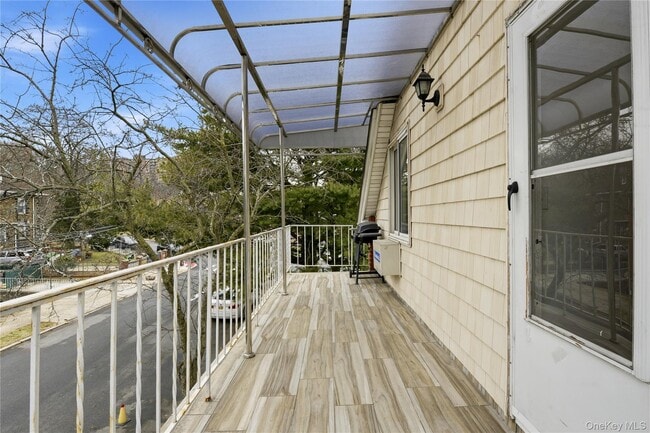 Building Photo - 1-12 Walnut St