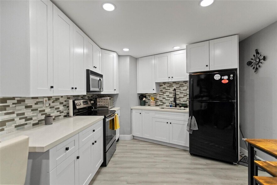 Building Photo - 22940 Oxford Pl